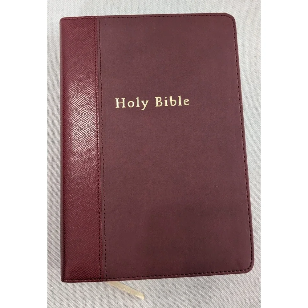 HarperCollins NRSV Catholic Gift Bible Unisex OS Burgundy  Gift Edition